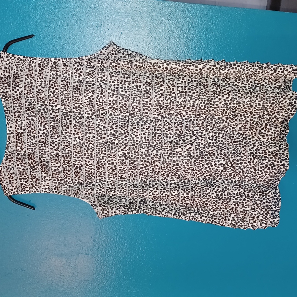 Chico's layered tank. Black and white.New condition. Size 2 which is Large - Picture 5 of 7